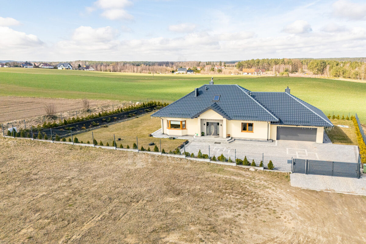 REZERWACJA - Parterowy dom wolnostojący z garażemStrzepcz