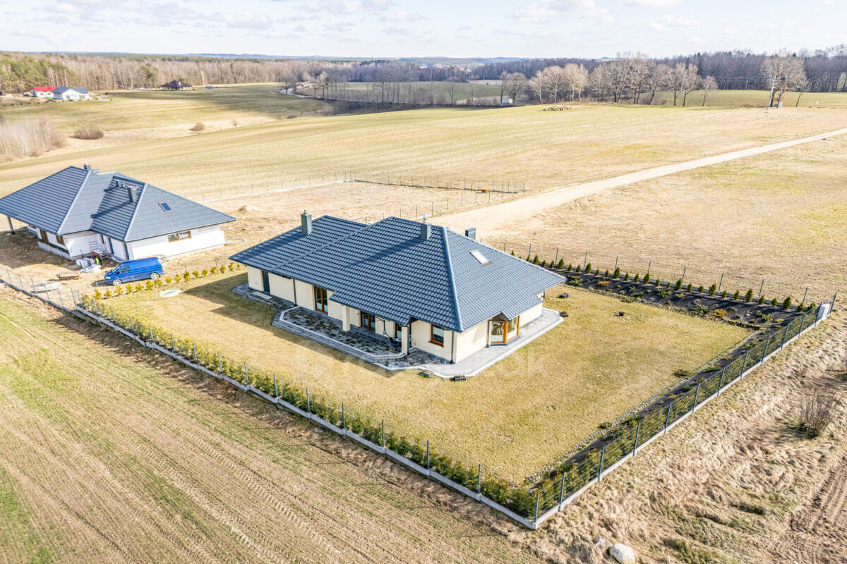 REZERWACJA - Parterowy dom wolnostojący z garażemStrzepcz