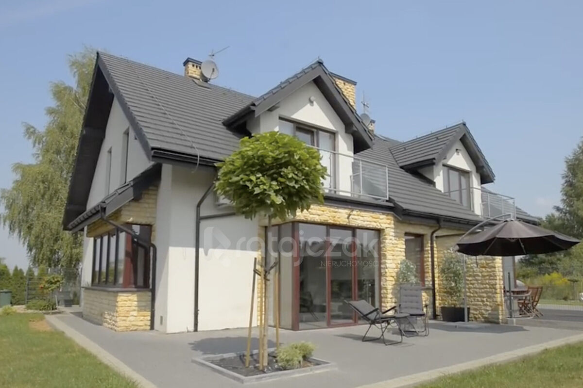 DOM W ZABUDOWIE BLIŹNIACZEJMłynek