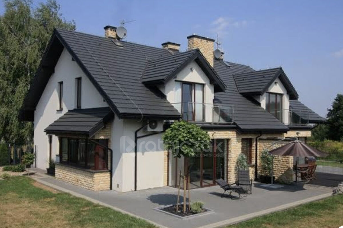 DOM W ZABUDOWIE BLIŹNIACZEJMłynek