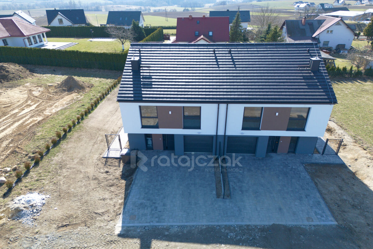 Nowoczesny dom w zabudowie bliźniaczejPrzodkowo