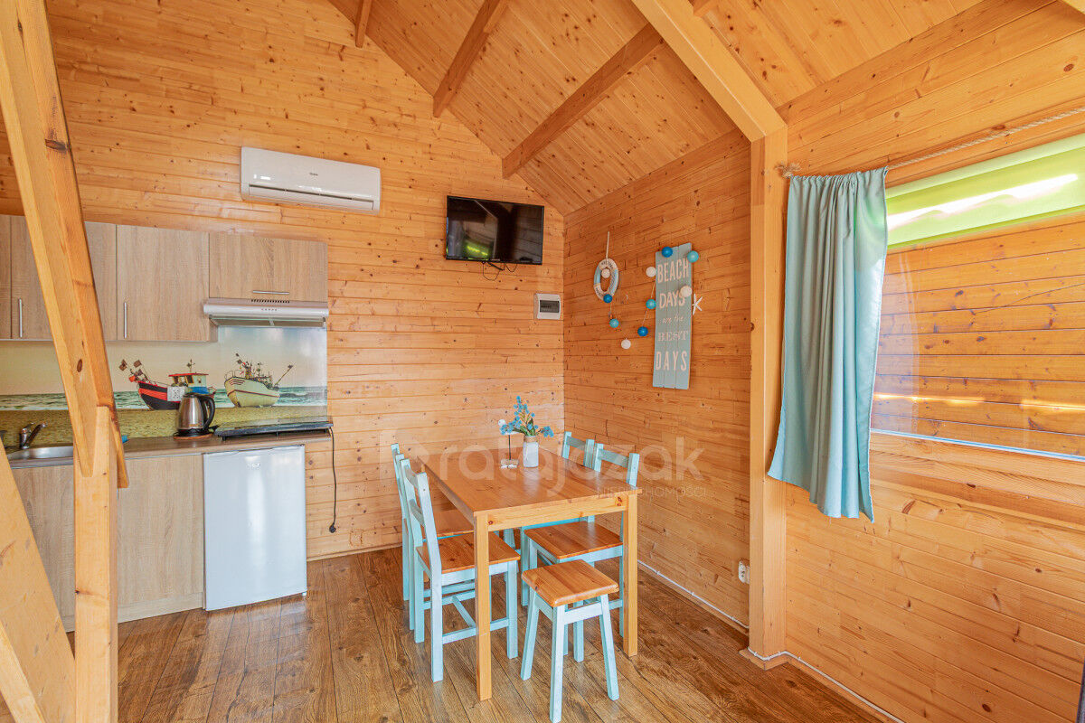 Dom jednorodzinny + 6 domków letniskowychStegna