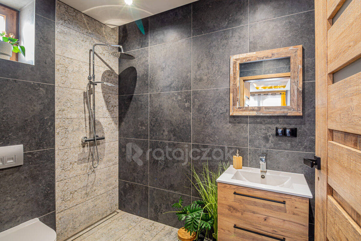 Dom jednorodzinny + 6 domków letniskowychStegna