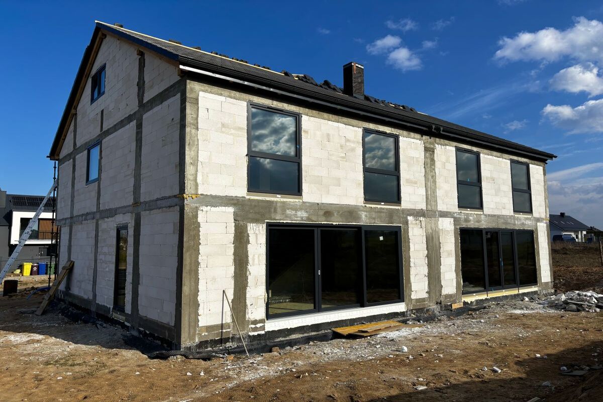 Nowoczesny dom w zabudowie bliźniaczej|bez Pcc 2%Banino