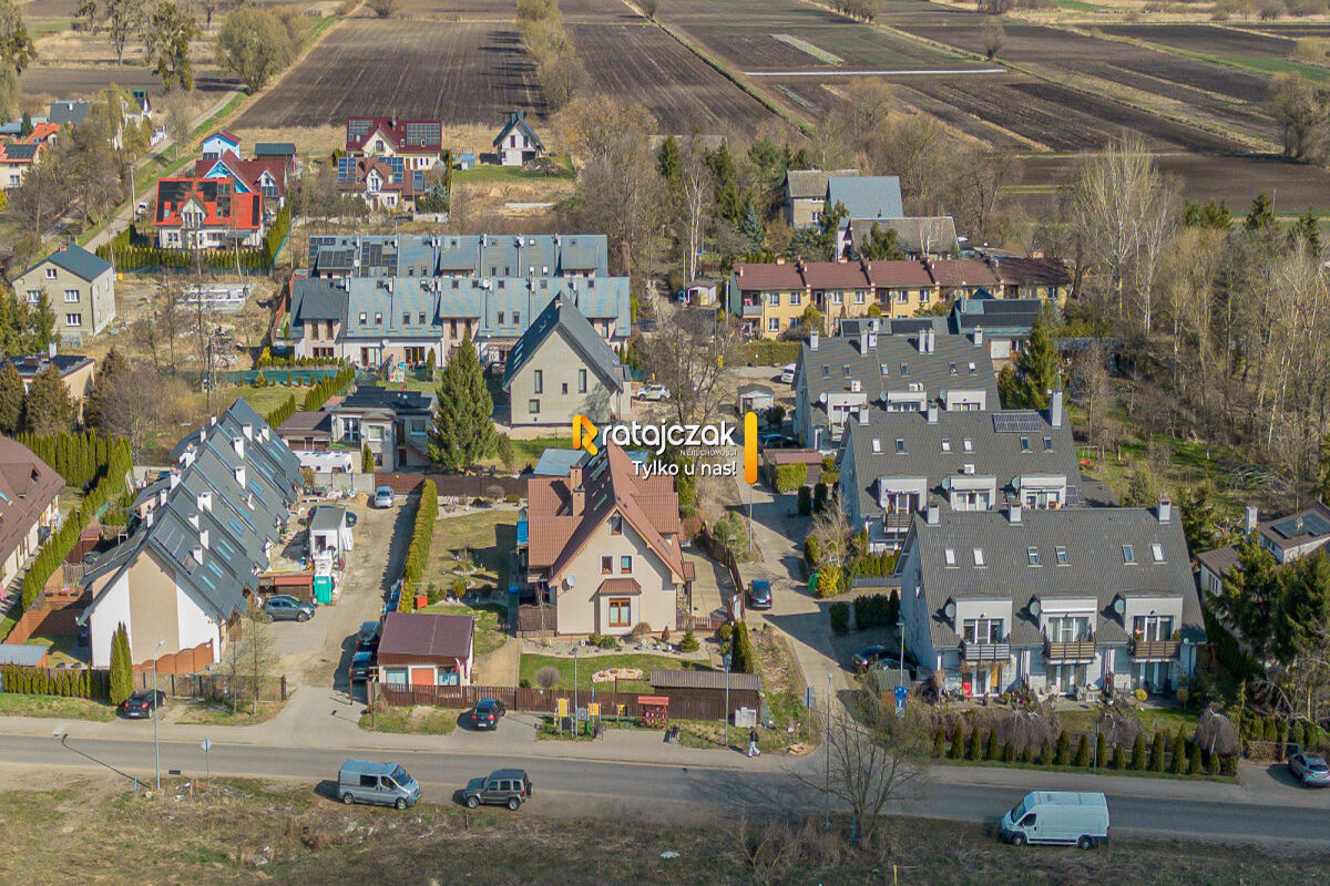 Bliźniak z Potencjałem | Działka 703 m² | RadunicaRadunica
