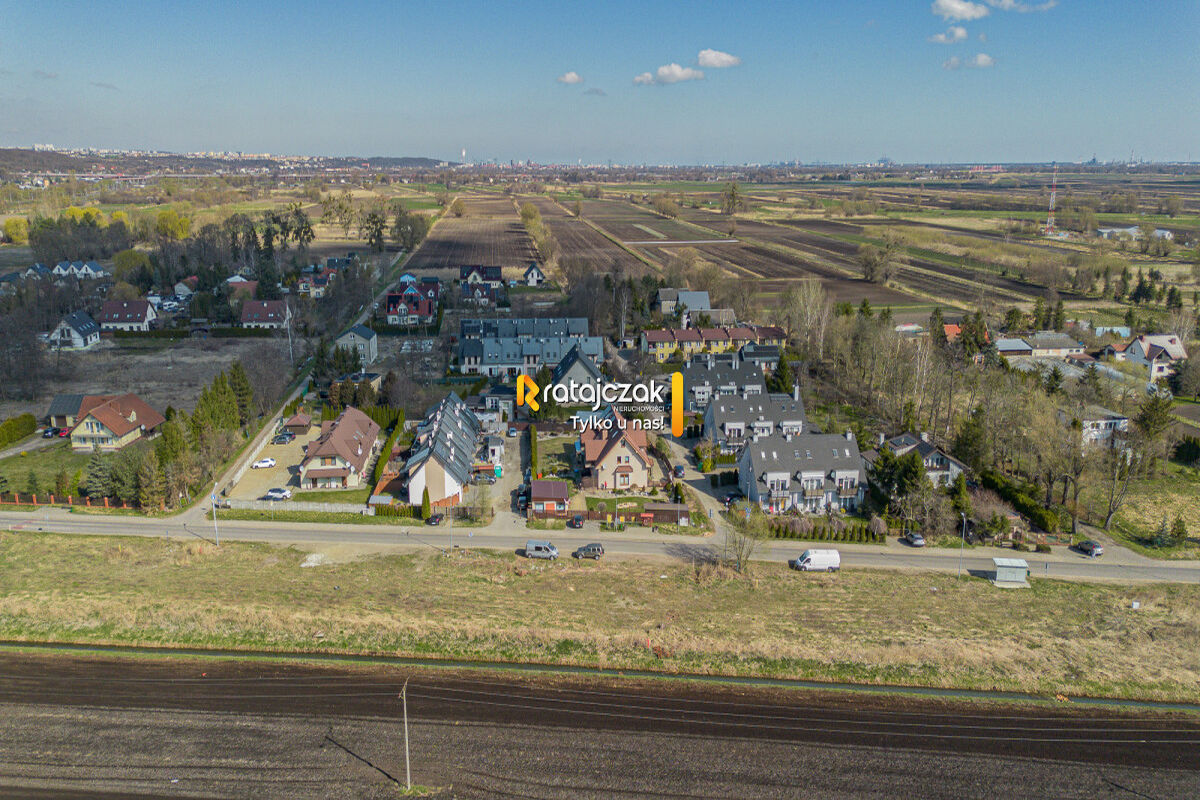 Bliźniak z Potencjałem | Działka 703 m² | RadunicaRadunica
