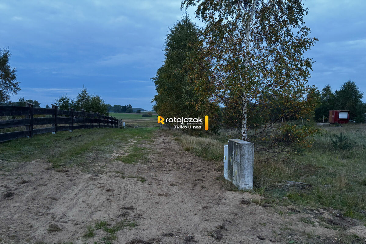 Urokliwa działka budowlana 1001 m² w Warznie – Warzno