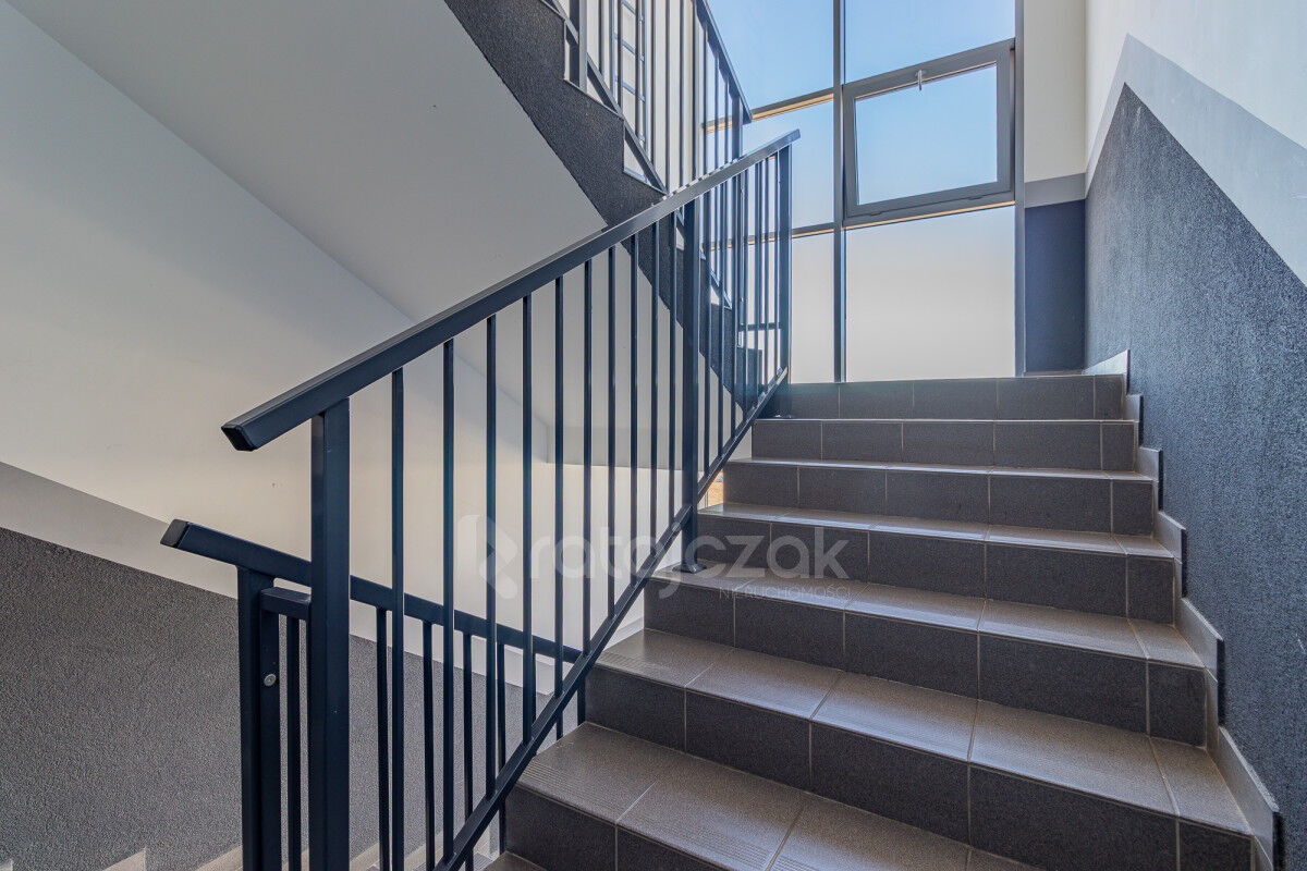 dwupoziomowe | dwie łazienki | taras | z garażemReda