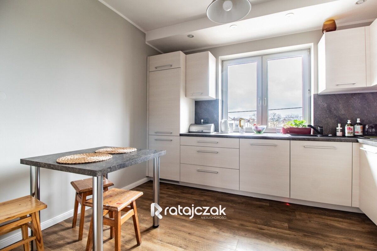 Dom wolnostojący z wydzielonymi dwoma mieszkaniamiRumia