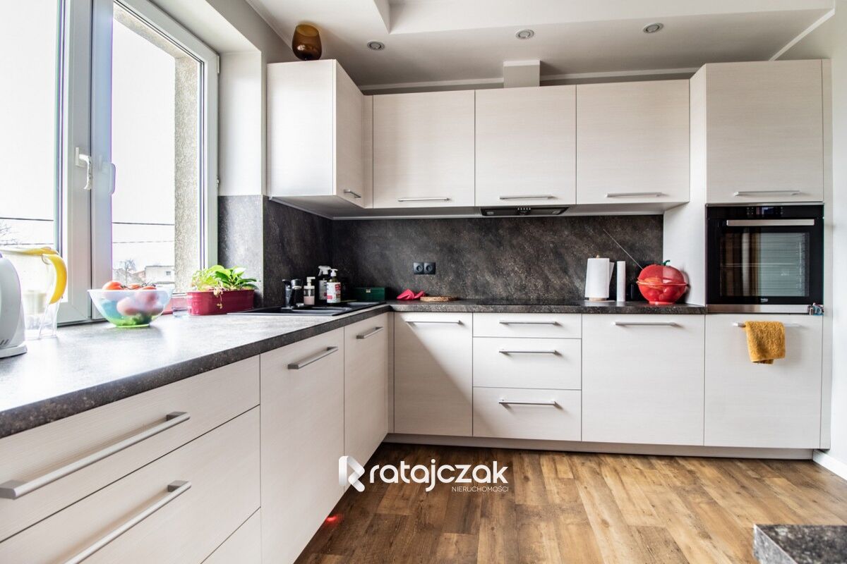 Dom wolnostojący z wydzielonymi dwoma mieszkaniamiRumia