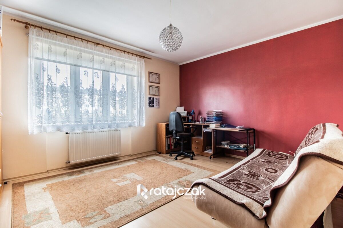 Dom wolnostojący z wydzielonymi dwoma mieszkaniamiRumia