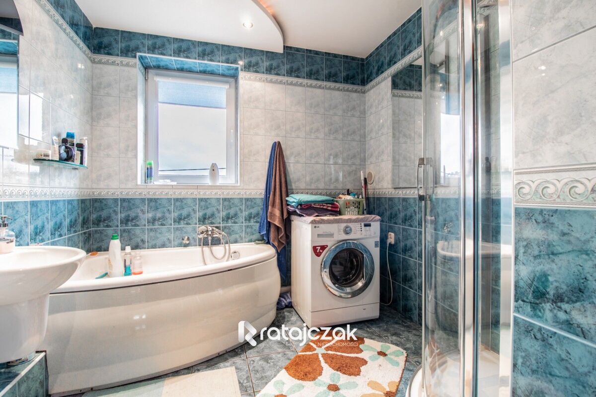 Dom wolnostojący z wydzielonymi dwoma mieszkaniamiRumia