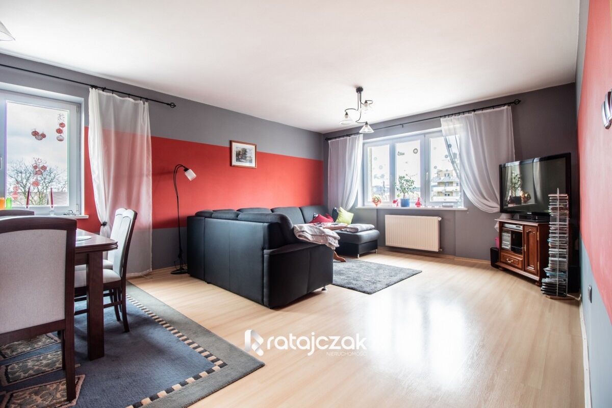 Dom wolnostojący z wydzielonymi dwoma mieszkaniamiRumia