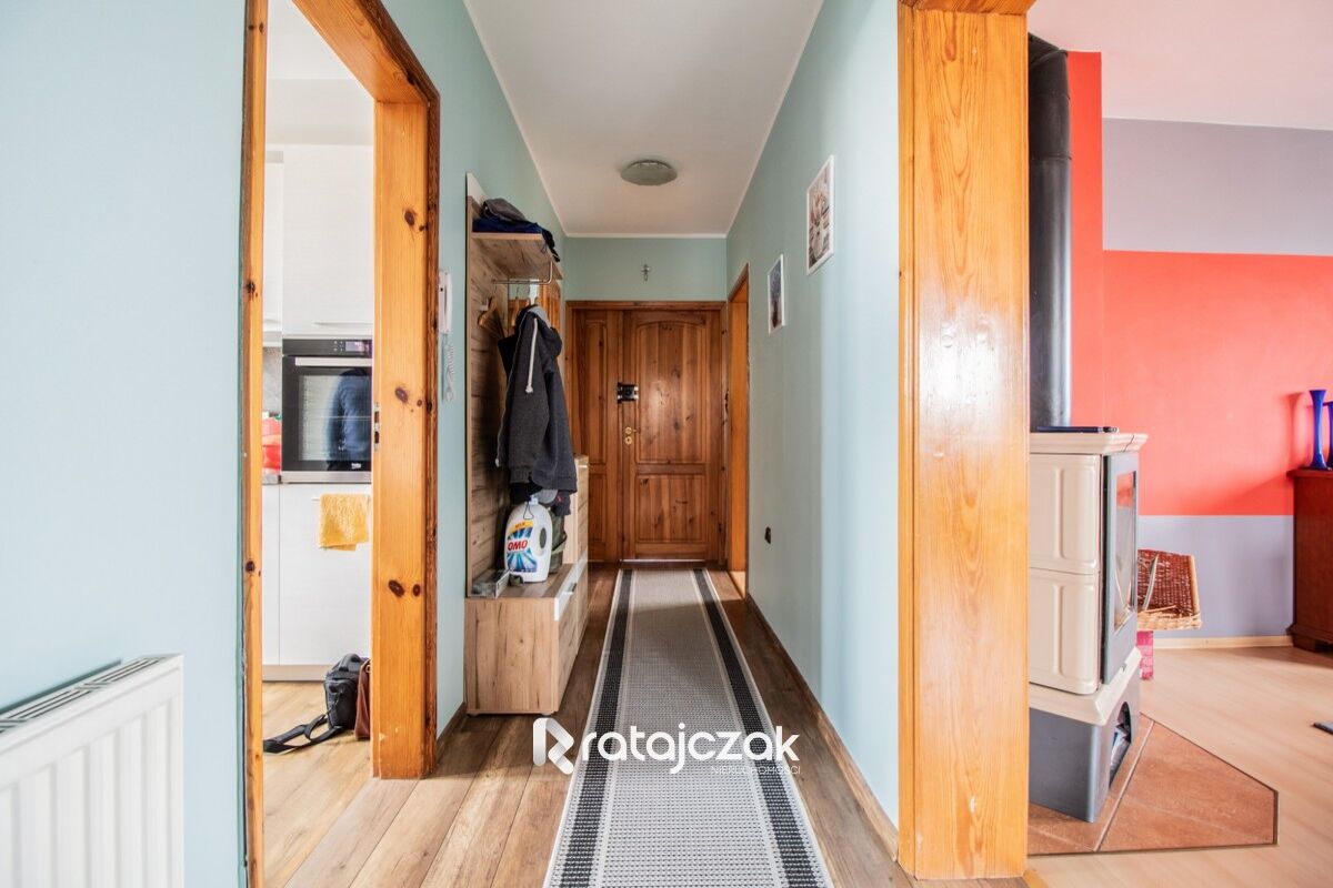 Dom wolnostojący z wydzielonymi dwoma mieszkaniamiRumia