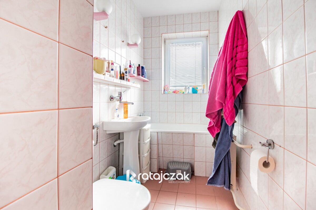 Dom wolnostojący z wydzielonymi dwoma mieszkaniamiRumia