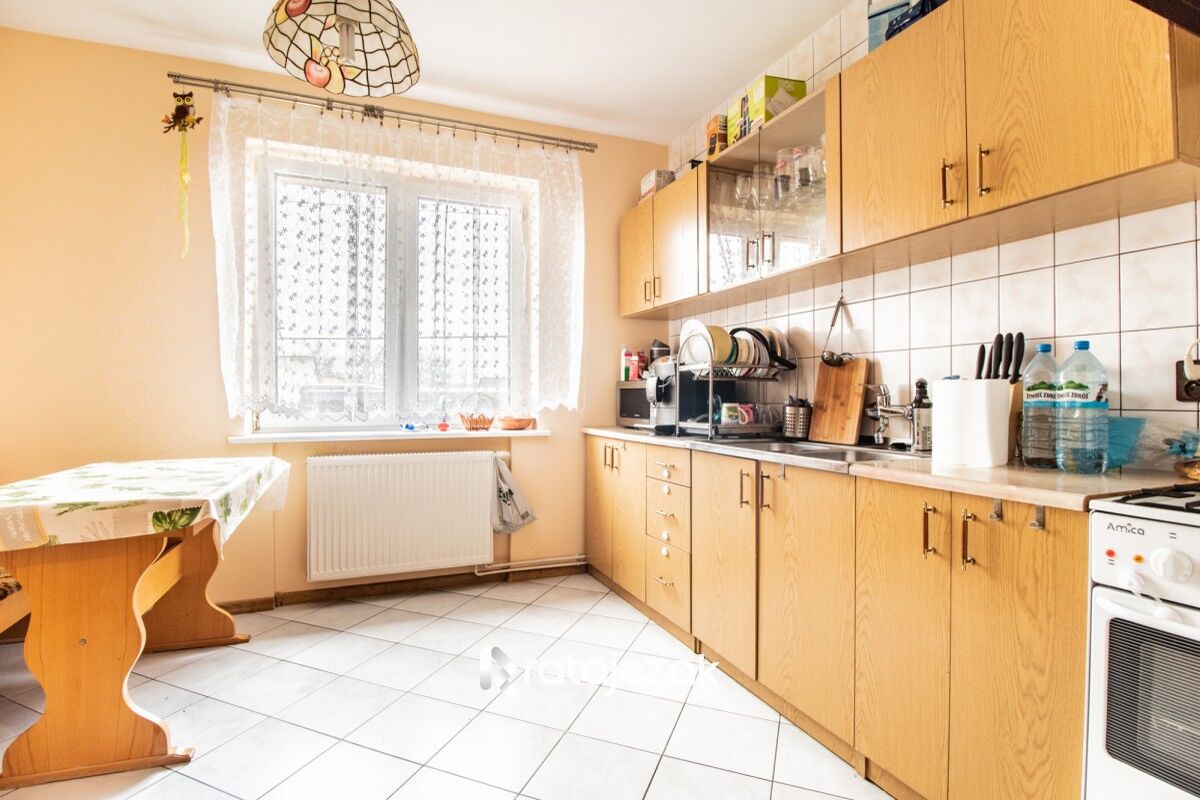 Dom wolnostojący z wydzielonymi dwoma mieszkaniamiRumia