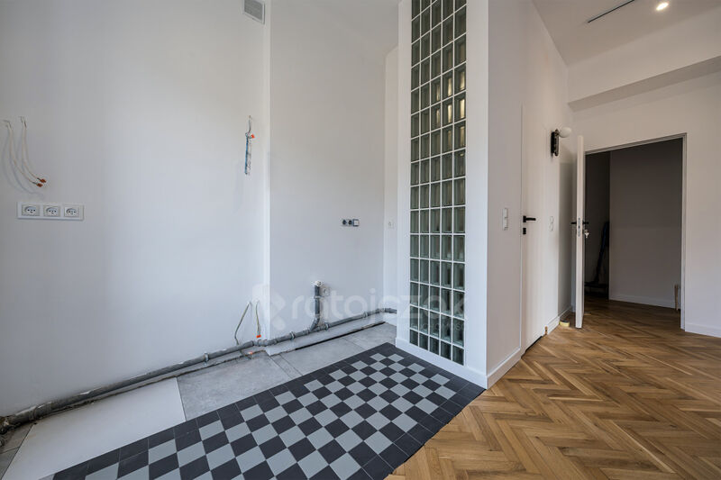 Z potencjałem  wysokie sufity  opcja ponad 120 m2 - Gdynia