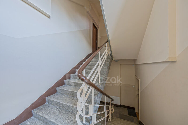 Z potencjałem  wysokie sufity  opcja ponad 120 m2 - Gdynia