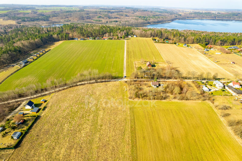 Działka letniskowa nad jeziorem - Perlino