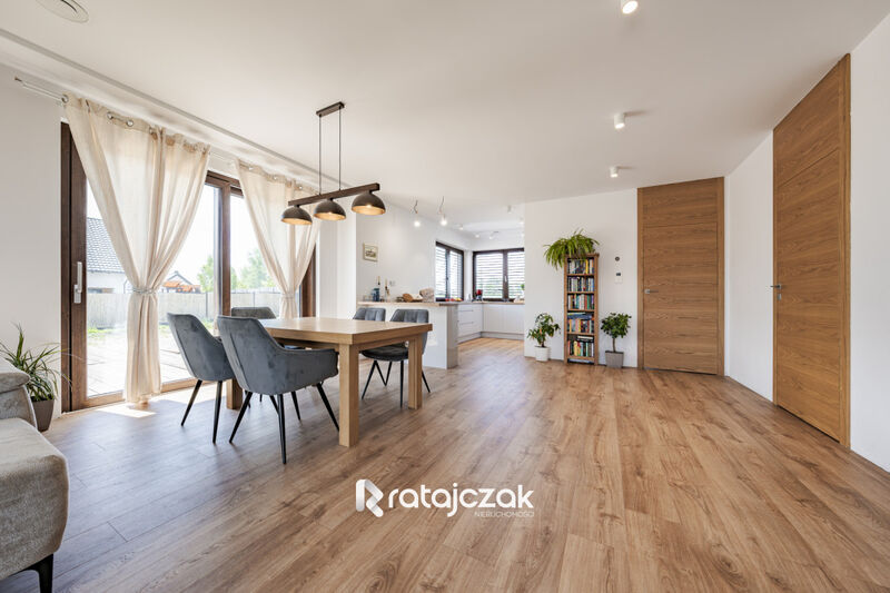 Nowoczesny dom z dużym ogrodem w Chwaszczynie - Chwaszczyno