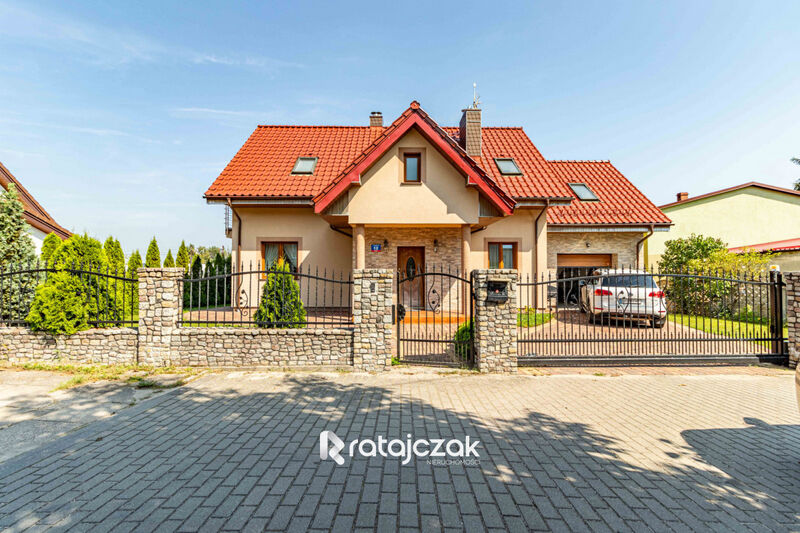 Piękny dom z ogrodem i garażem dla rodziny - Rumia